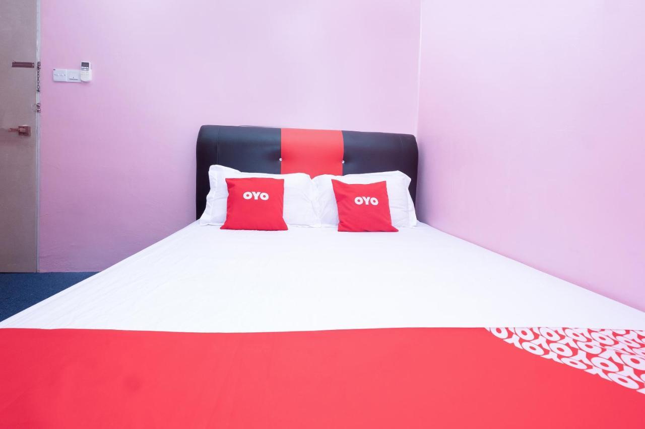 Oyo 89984 Noris Wang Homestay Лумут Екстер'єр фото