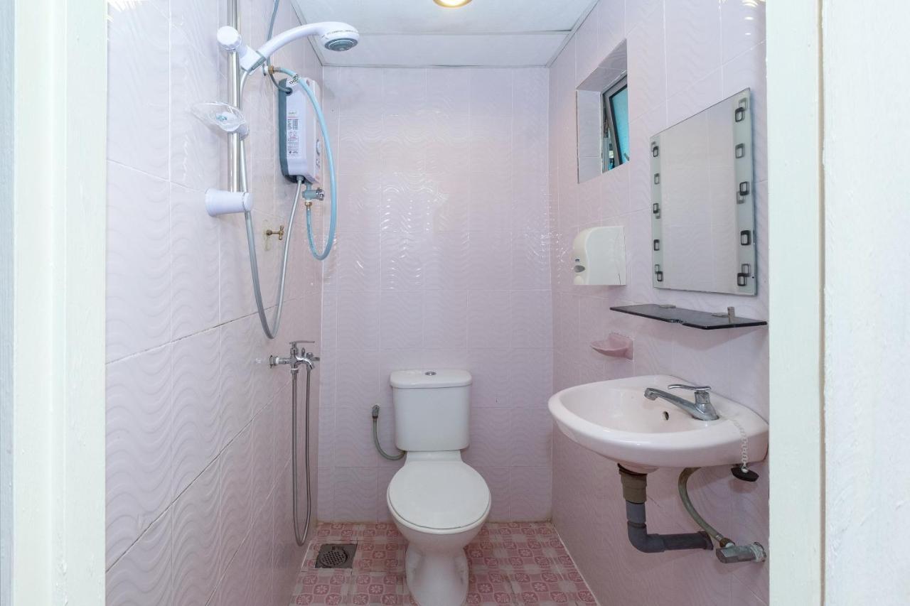Oyo 89984 Noris Wang Homestay Лумут Екстер'єр фото